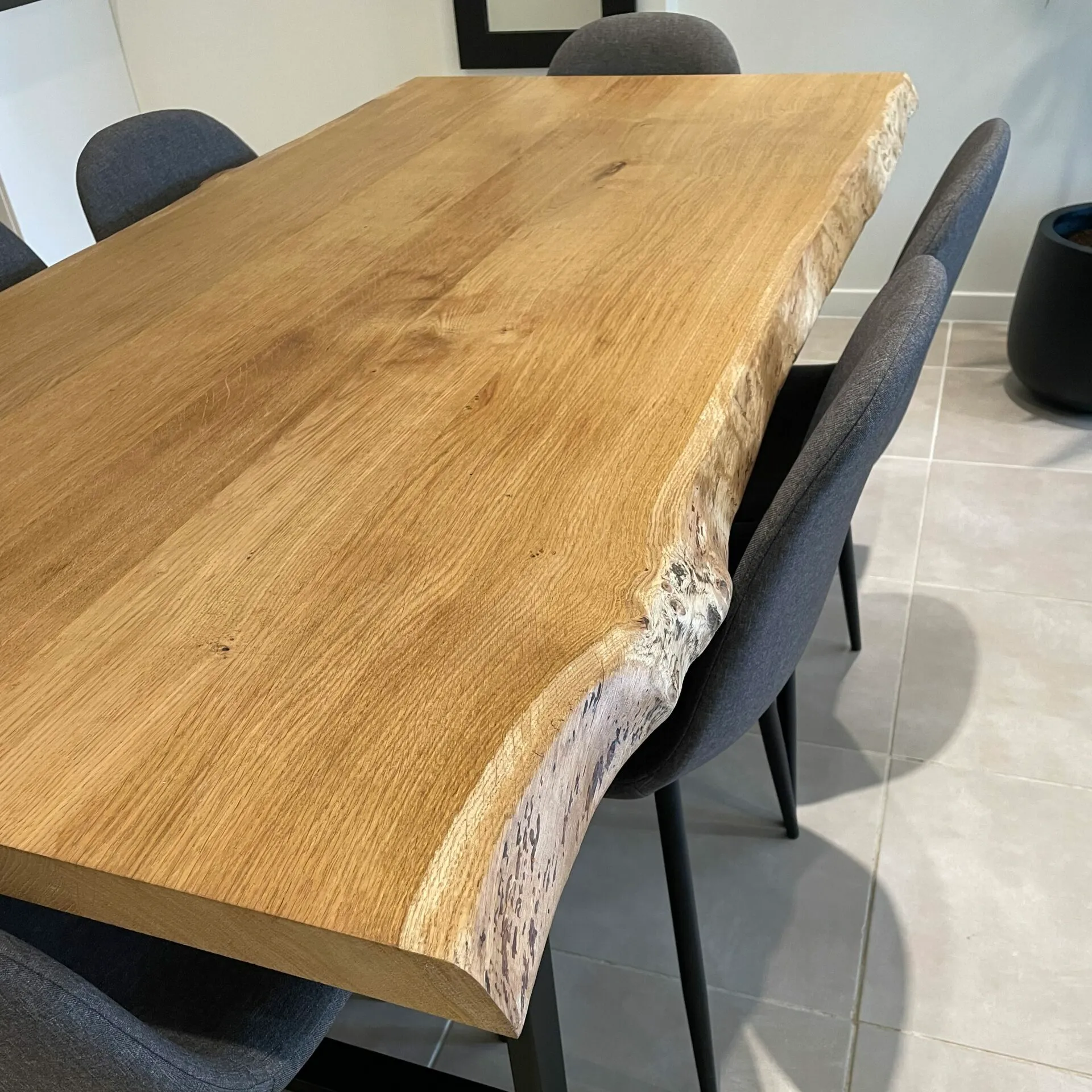 Table en chêne massif avec écorce