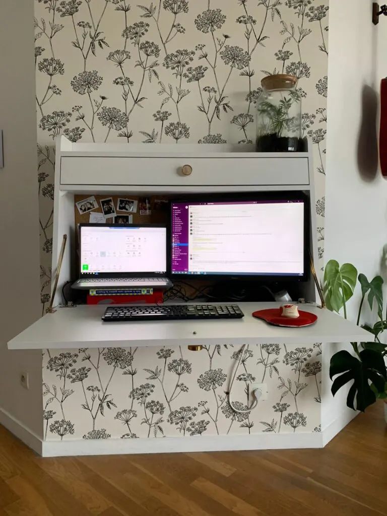 Bureau secrétaire ouvert
