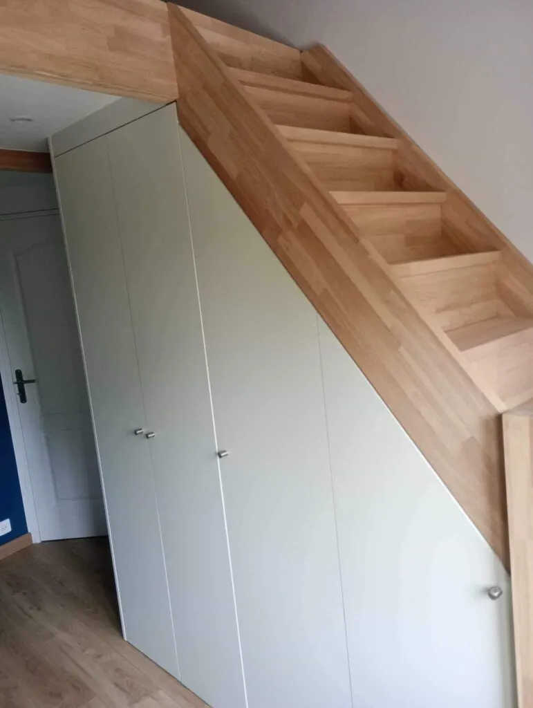 Placard sous escalier