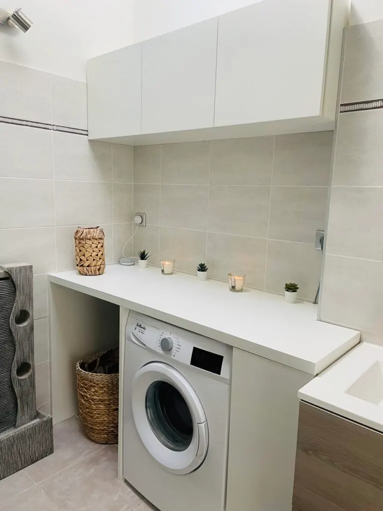 Buanderie et meuble de salle de bain